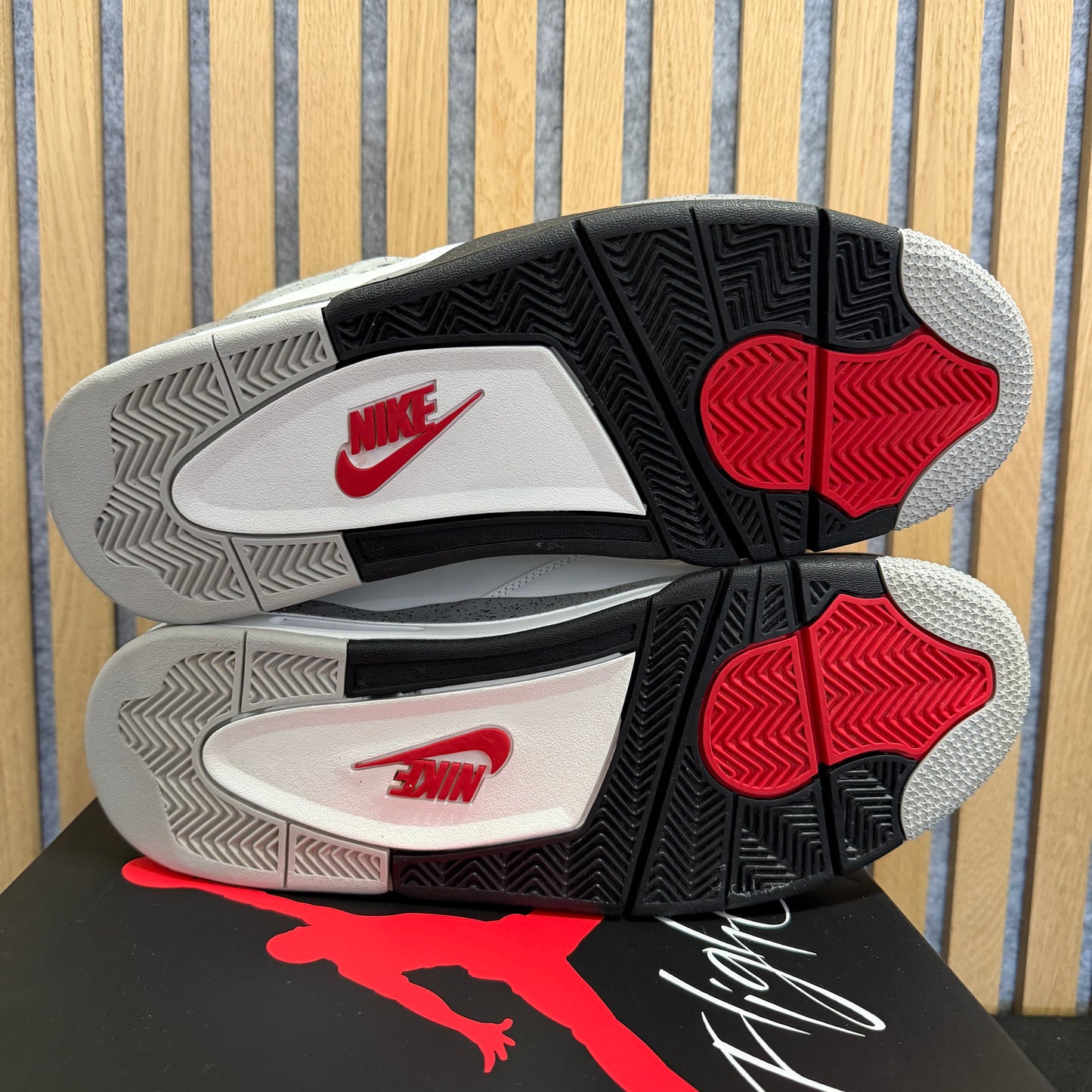 Air Jordan 4 Retro 'White Cement' (2025) (PRE-OWNED)