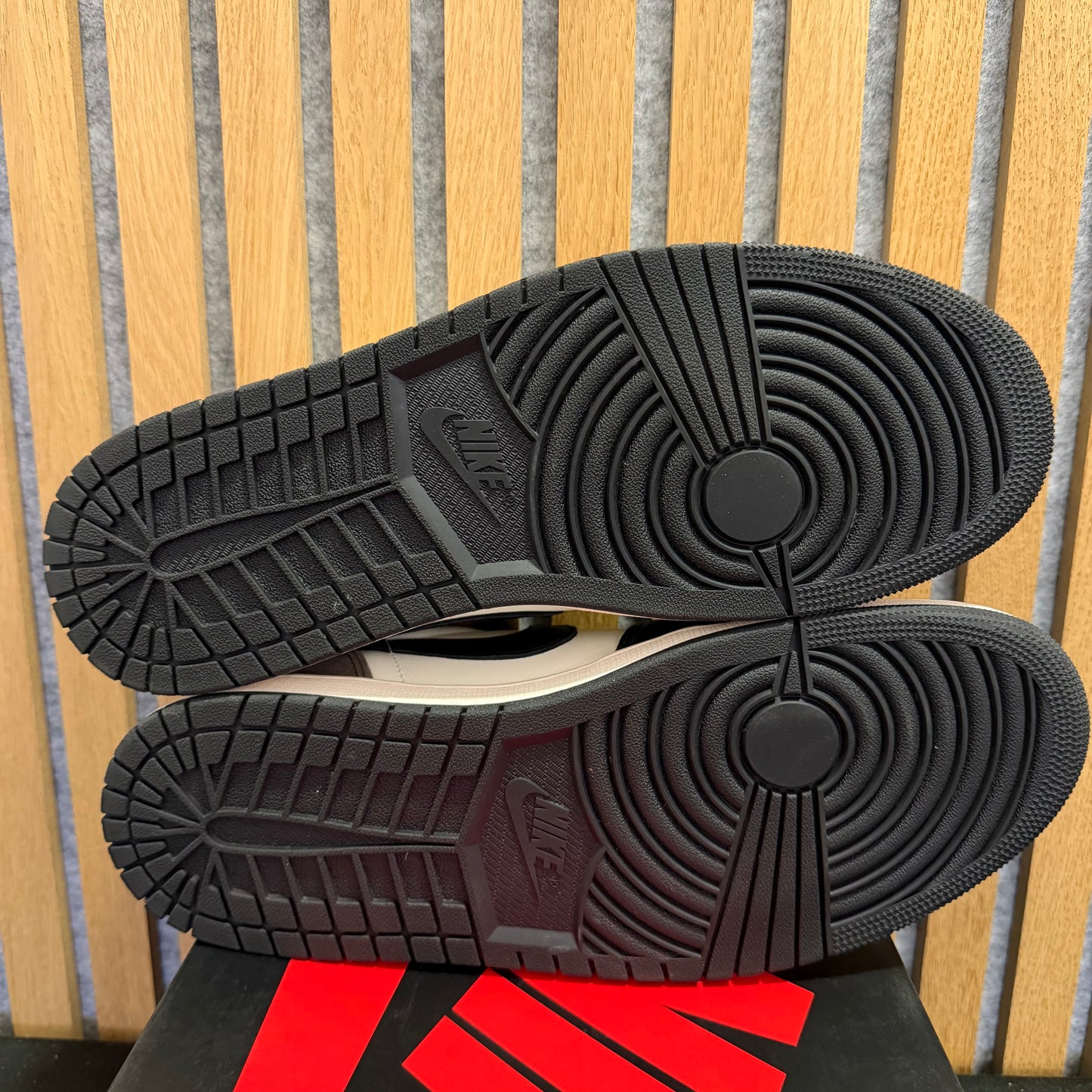 Air Jordan 1 Retro Low OG 'Mocha' (PRE-OWNED)