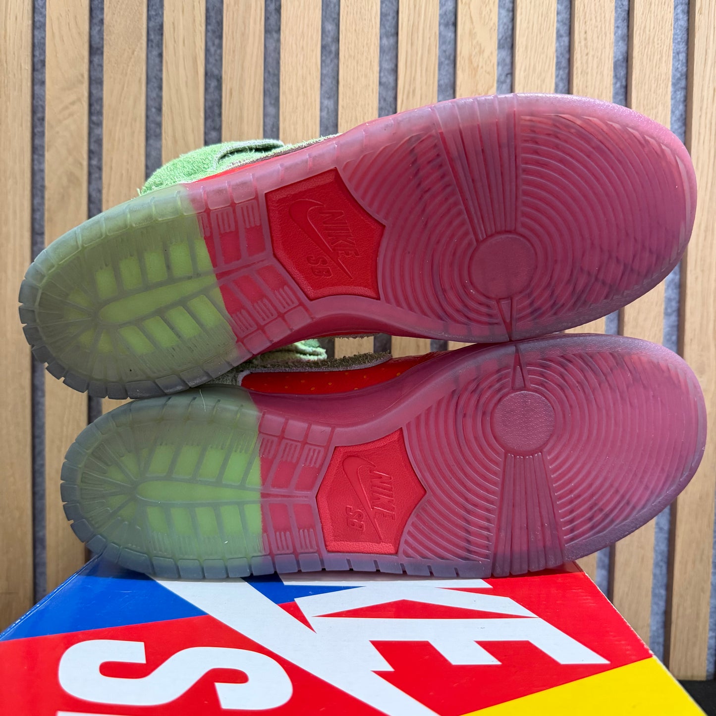 Nike SB Dunk High 'Strawberry Cough' (PRE-OWNED)