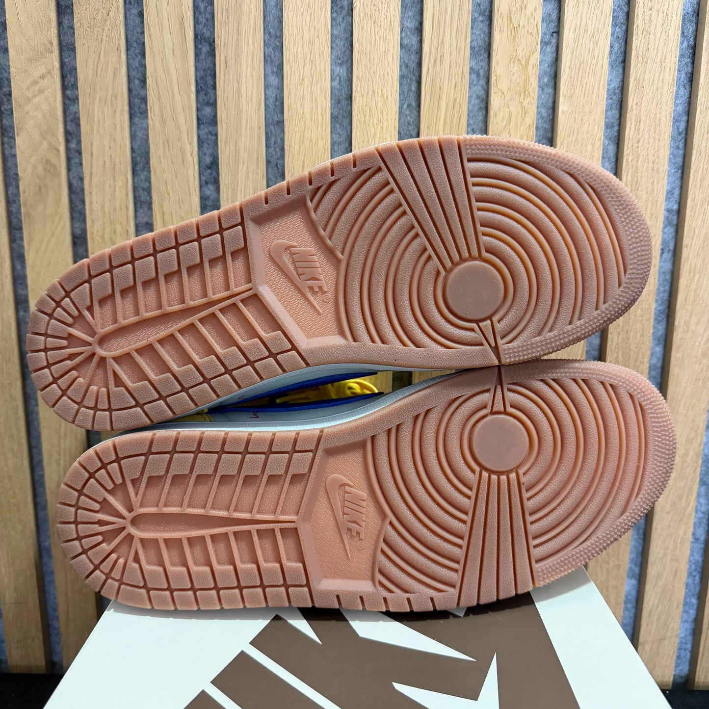 Air Jordan 1 Retro Low OG SP 'Travis Scott - Canary' (W) (PRE-OWNED)