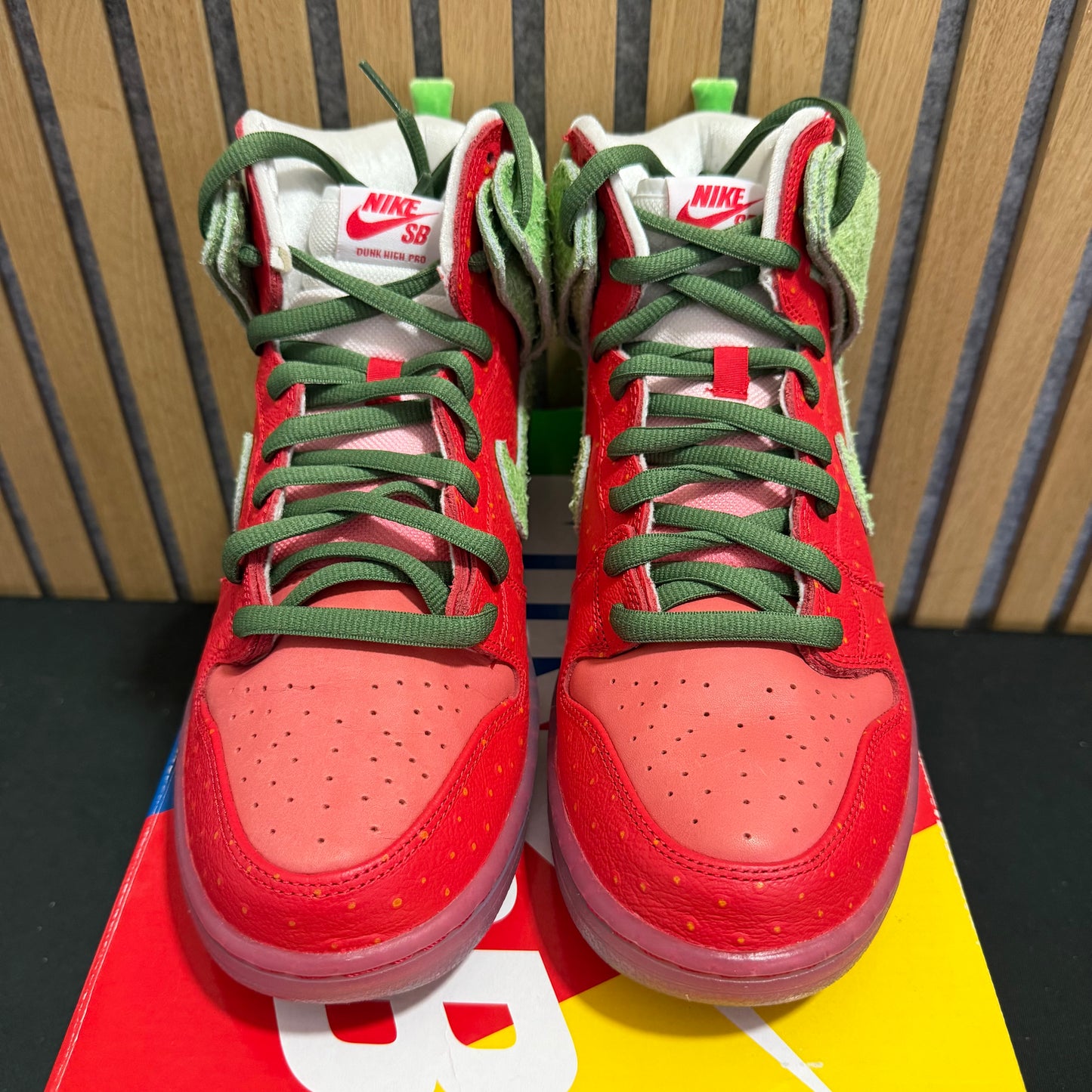 Nike SB Dunk High 'Strawberry Cough' (PRE-OWNED)