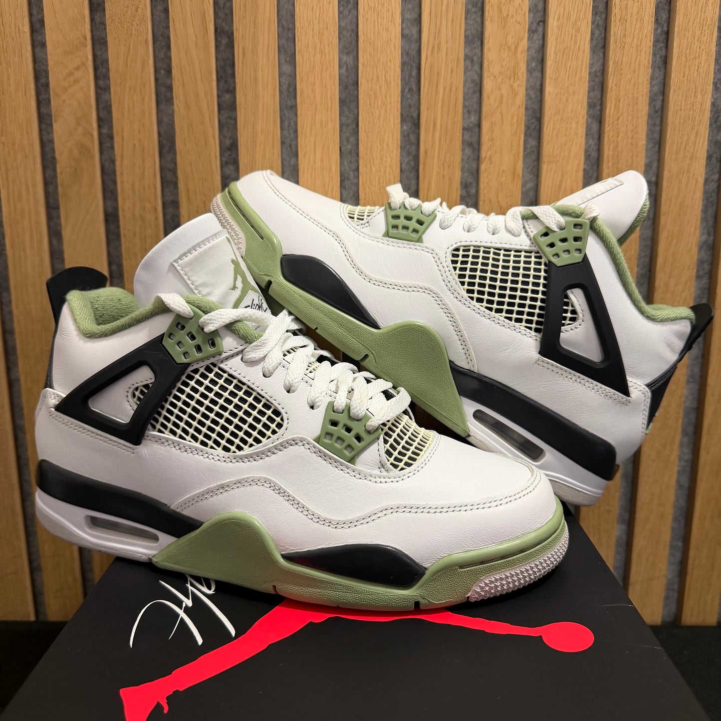 Air Jordan 4 Retro 'Seafoam' (W) (PRE-OWNED)