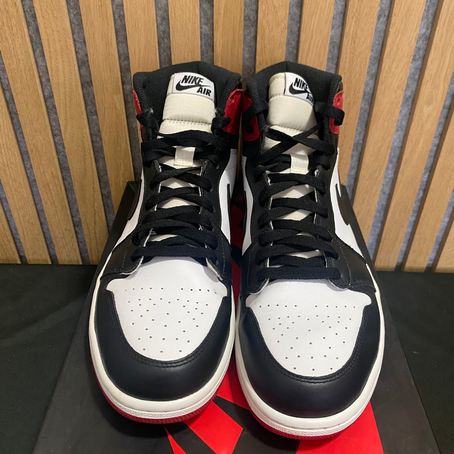 Air Jordan 1 Retro 'Black Toe' (2013) (PRE-OWNED)