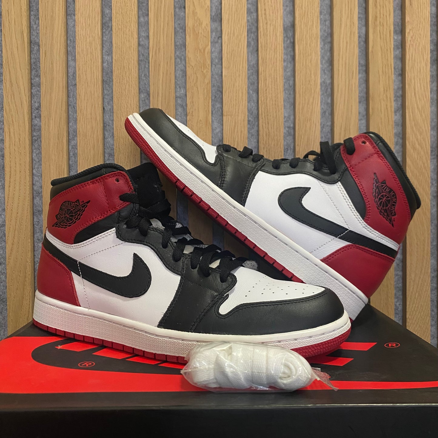 Air Jordan 1 Retro 'Black Toe' (2013) (PRE-OWNED)