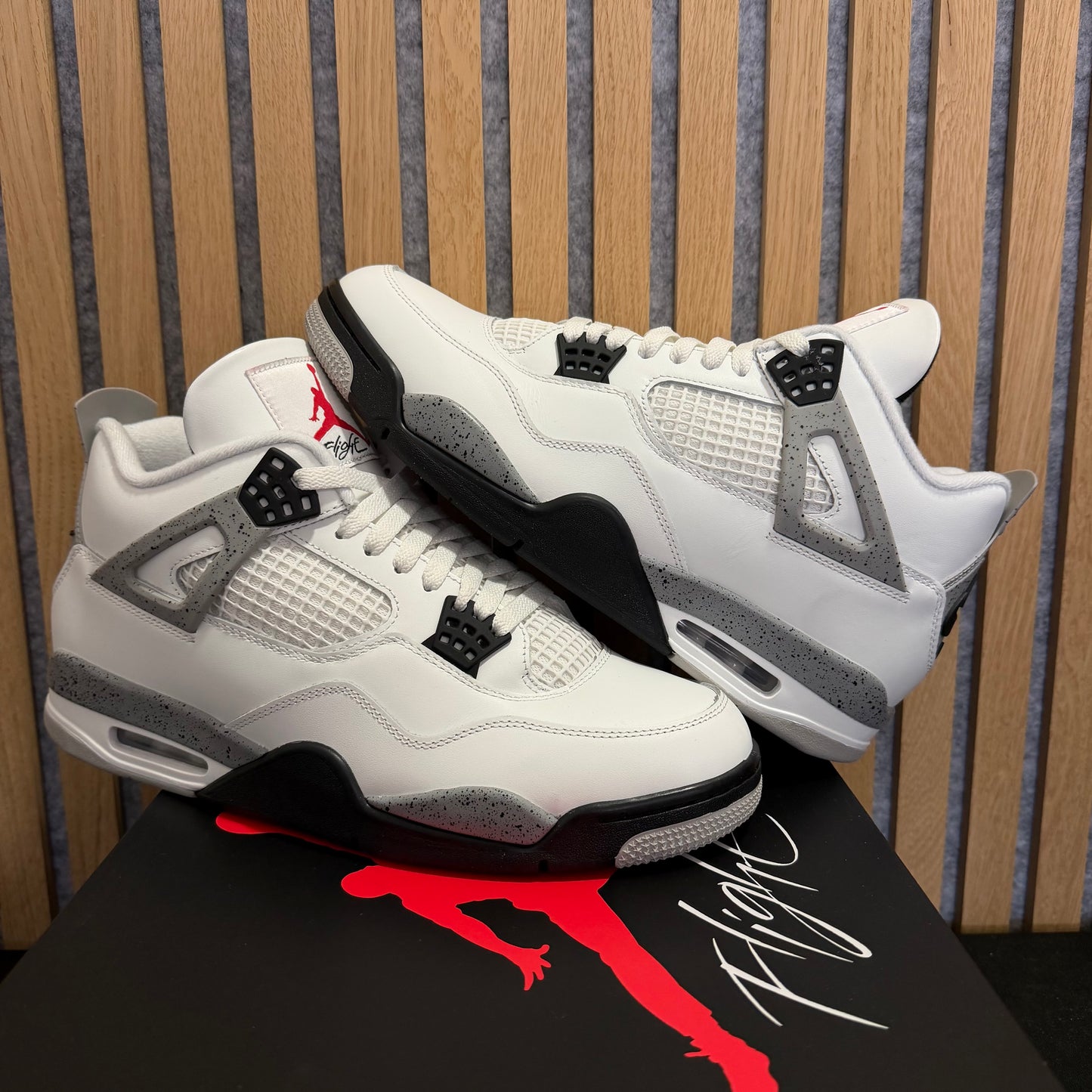 Air Jordan 4 Retro 'White Cement' (2025) (PRE-OWNED)