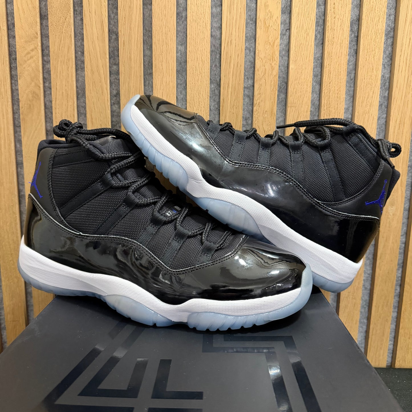 Air Jordan 11 Retro 'Space Jam' (2016) (PRE-OWNED)