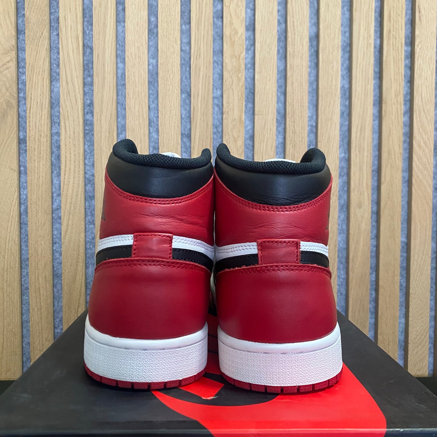 Air Jordan 1 Retro 'Black Toe' (2013) (PRE-OWNED)