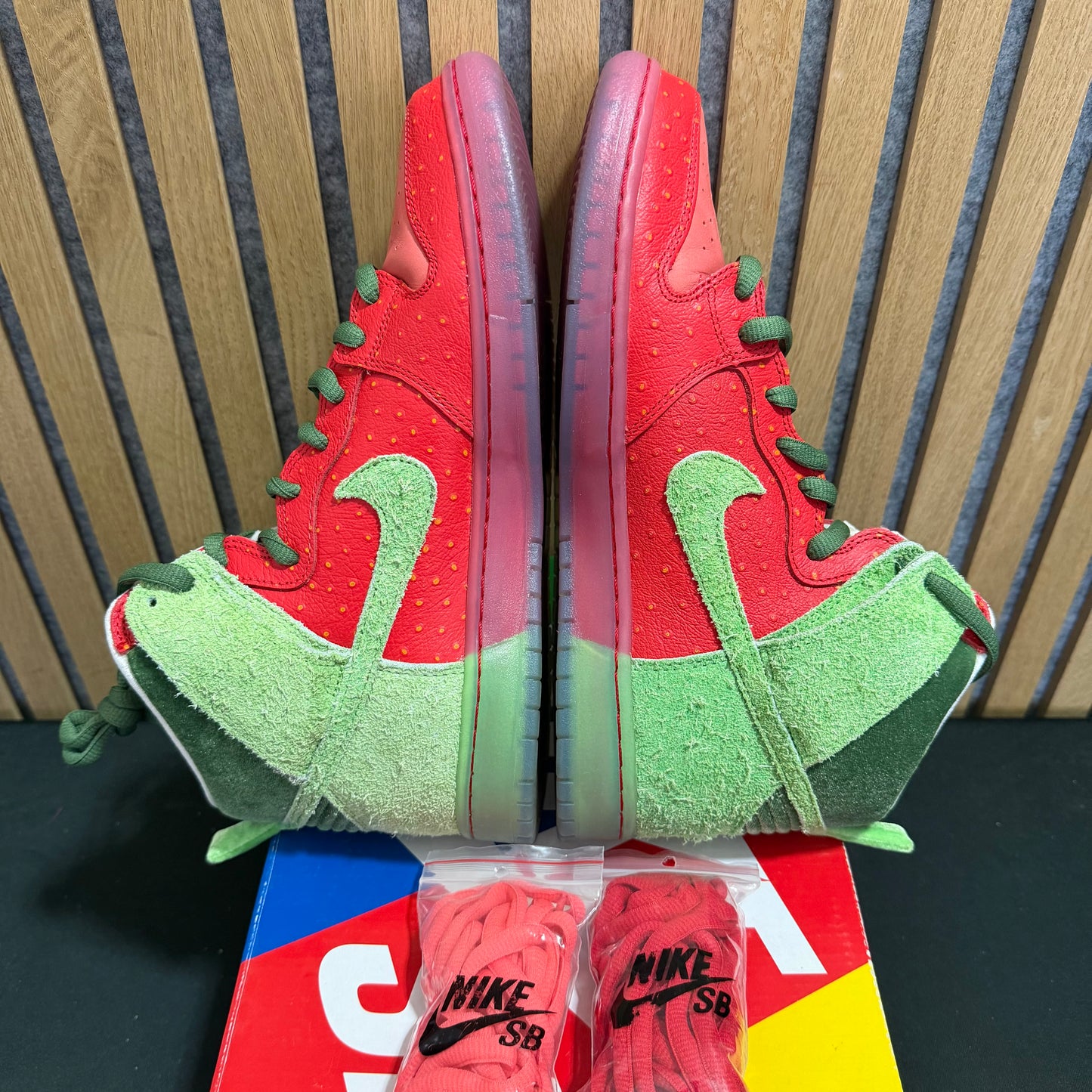 Nike SB Dunk High 'Strawberry Cough' (PRE-OWNED)